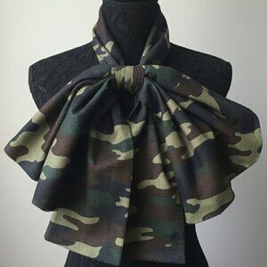 Oversized Camouflage Bowtie: Statement Fashion Accessory